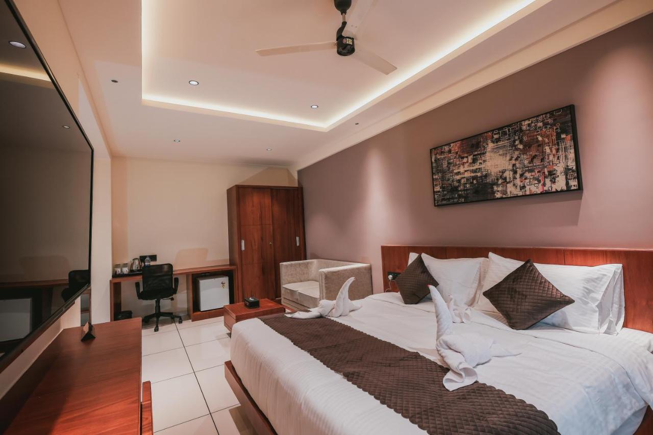 Fortview Suites Kāsaragod Buitenkant foto